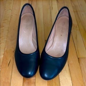 Madewell round heel pump in black leather